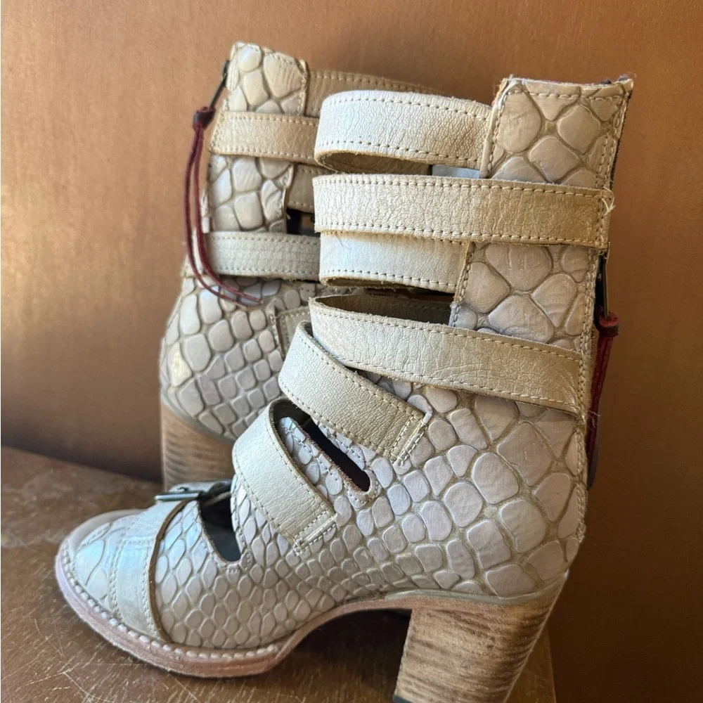 Freebird Bond Sandals - 7 - Picture 7 of 9